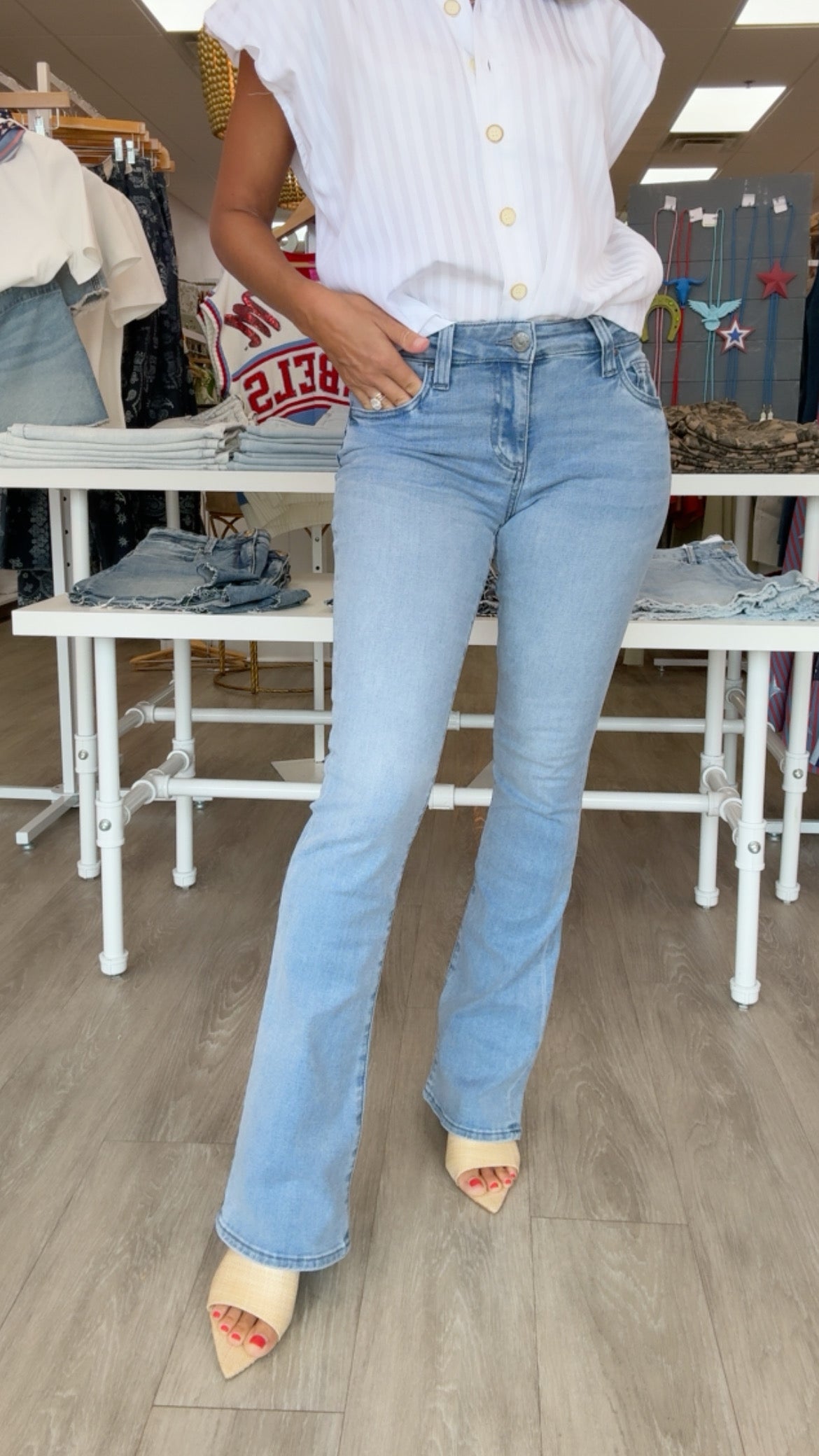 Kut | Natalie Mid Rise Flare 5 Pocket in Lively Wash
