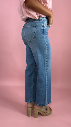 Kut Charlotte High Rise Wide Leg in Incontestable (1 SIZE 2)