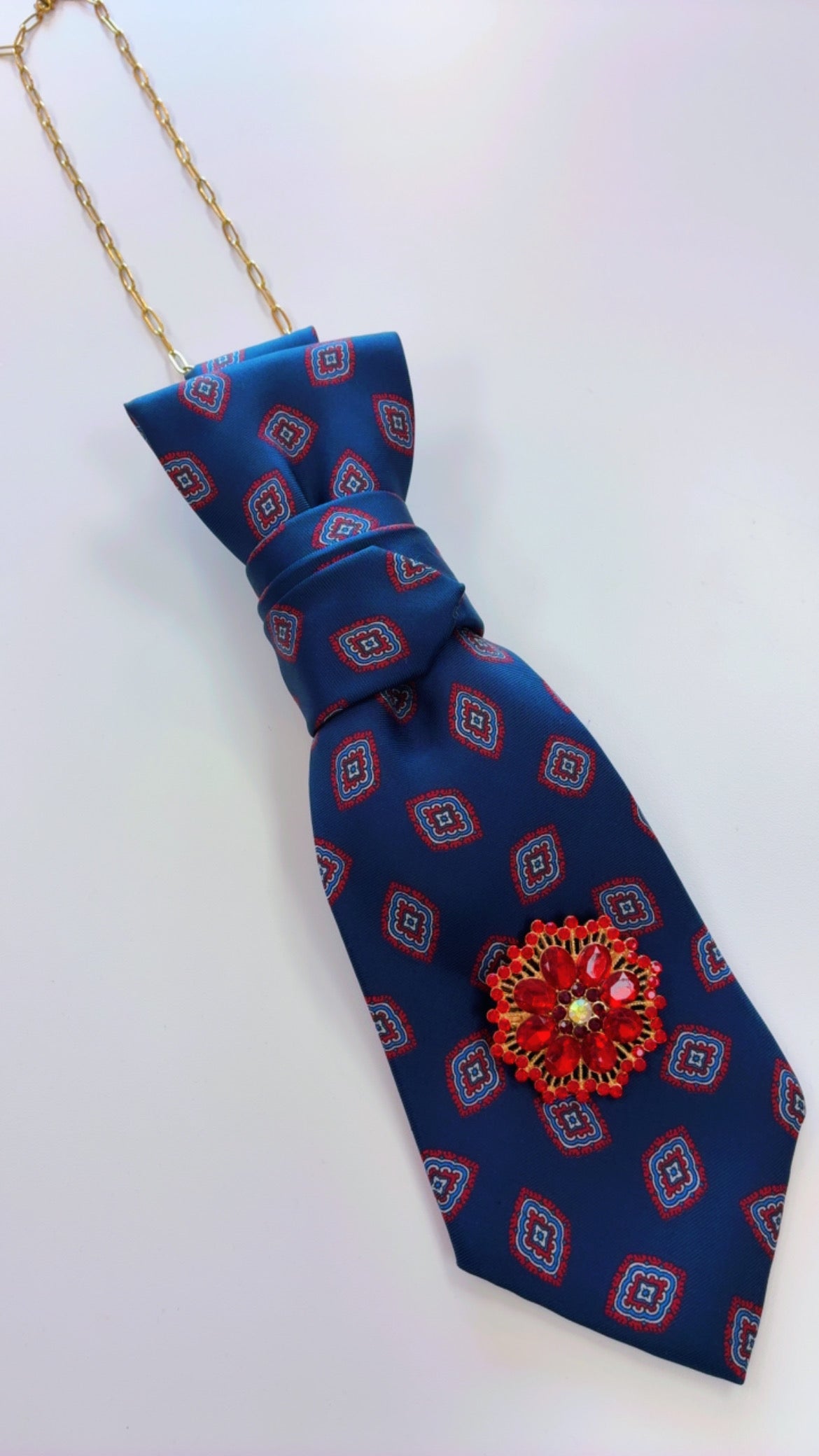 Tie Necklace w/ Brooch | Red/Blue