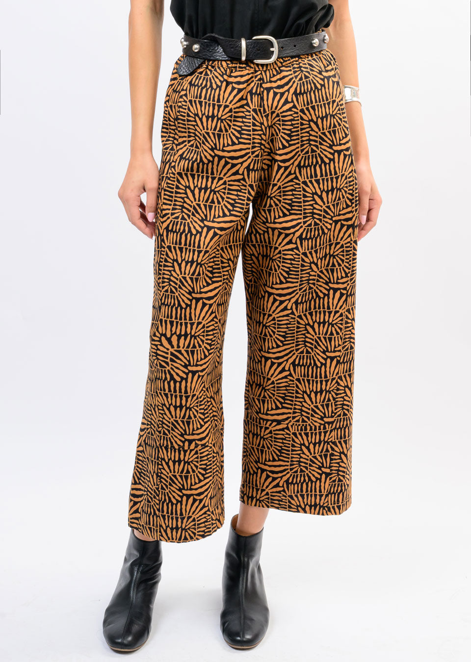 Ivy Jane Brown/Black Barrel Pants