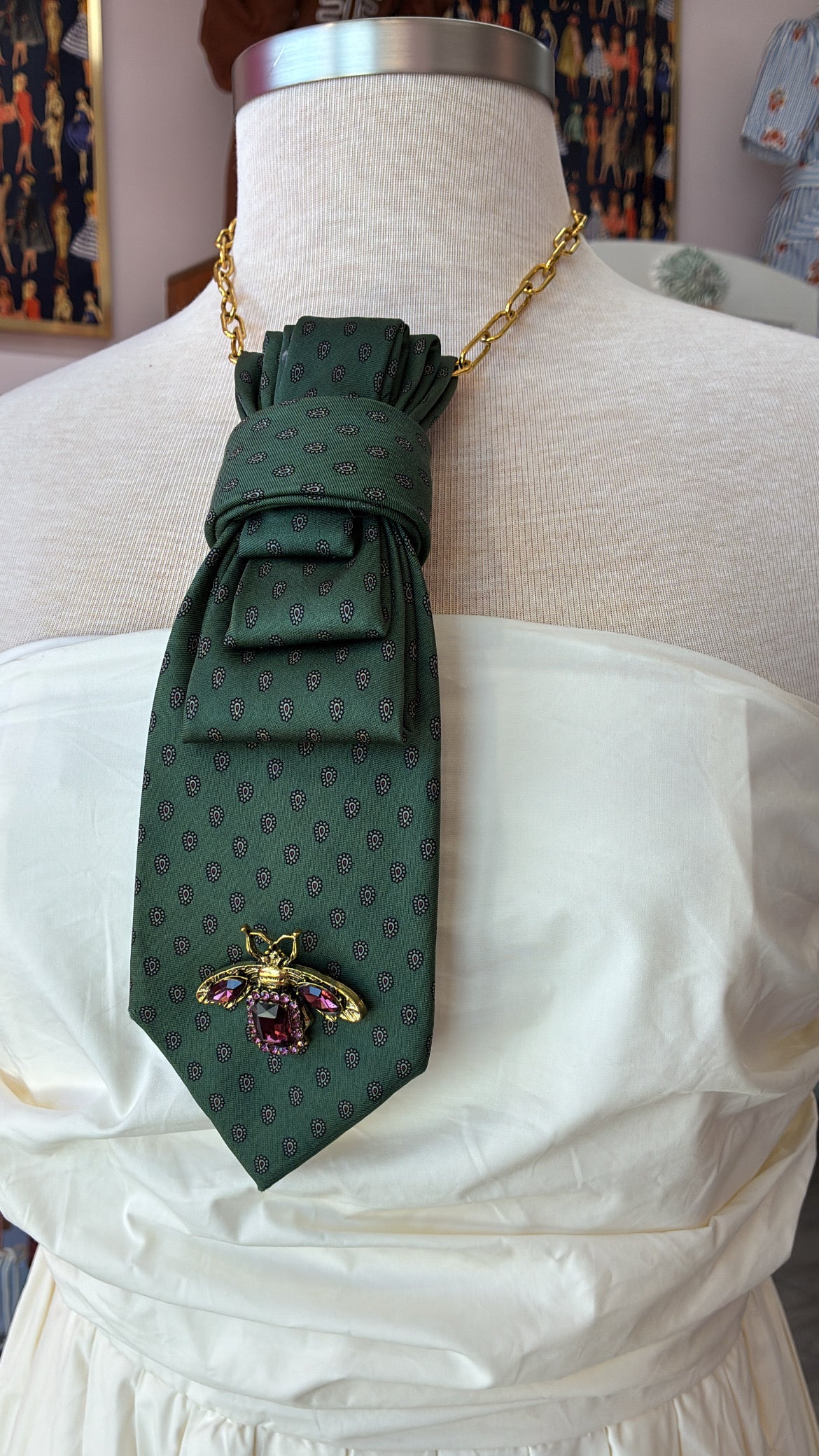 Tie Necklace w/ Brooch | Hunter Green/Bee