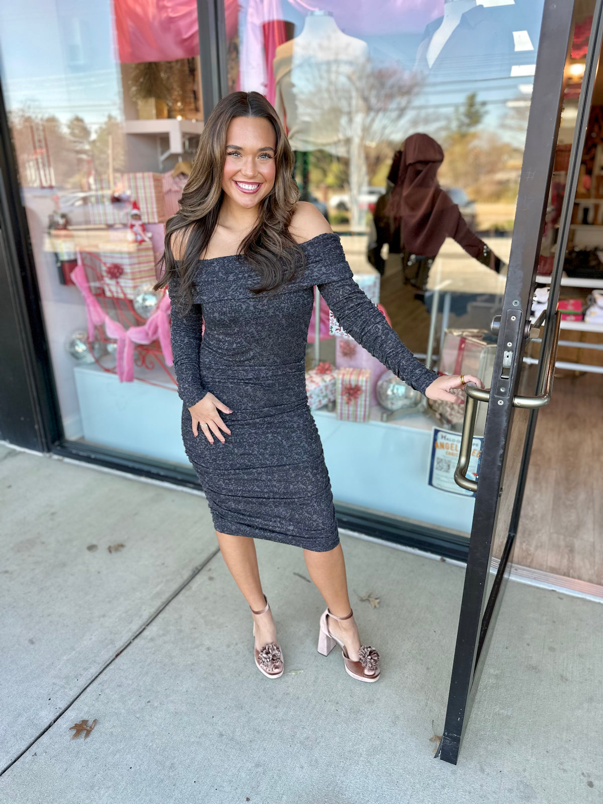 FRNCH Amii Grey Lace Off-Shoulder BodyCon Dress MEDIUM FRNCH Amii Grey Lace Off-Shoulder BodyCon Dress MEDIUM