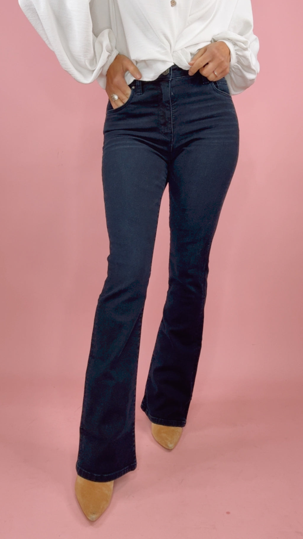 Kut Ana High Rise Flare in Ambitious Wash (1 SIZE 12)