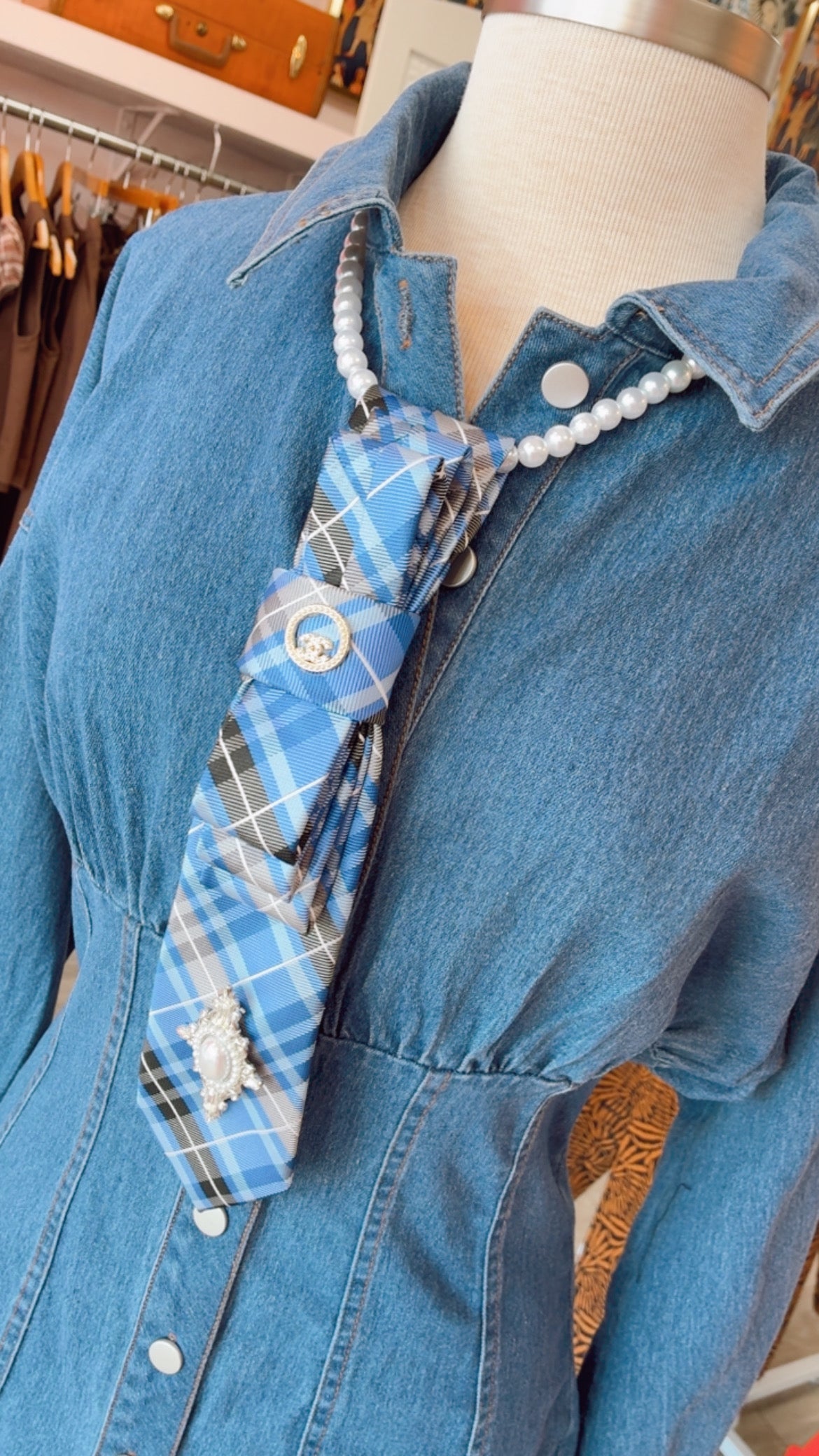 Tie-Necklace | Blues w/ Pearl Brooch