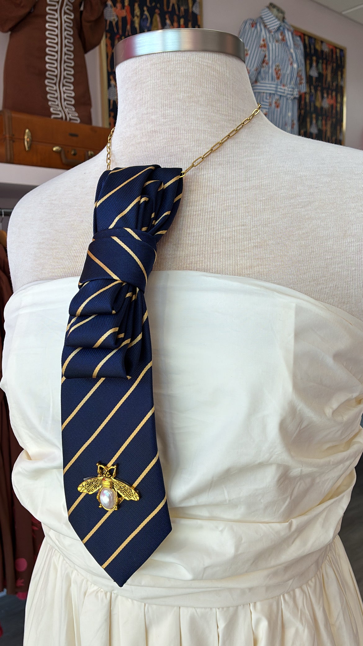 Tie Necklace w/ Brooch | Blue/Gold