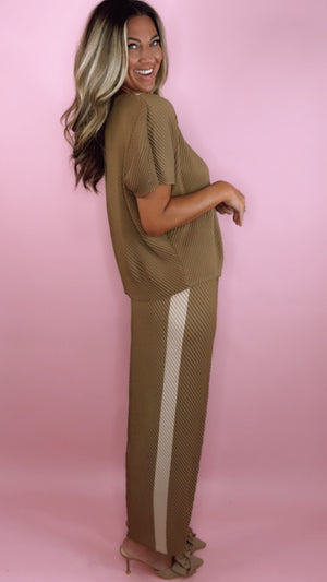 Current Air Mocha Latte Pleat V-Neck Set