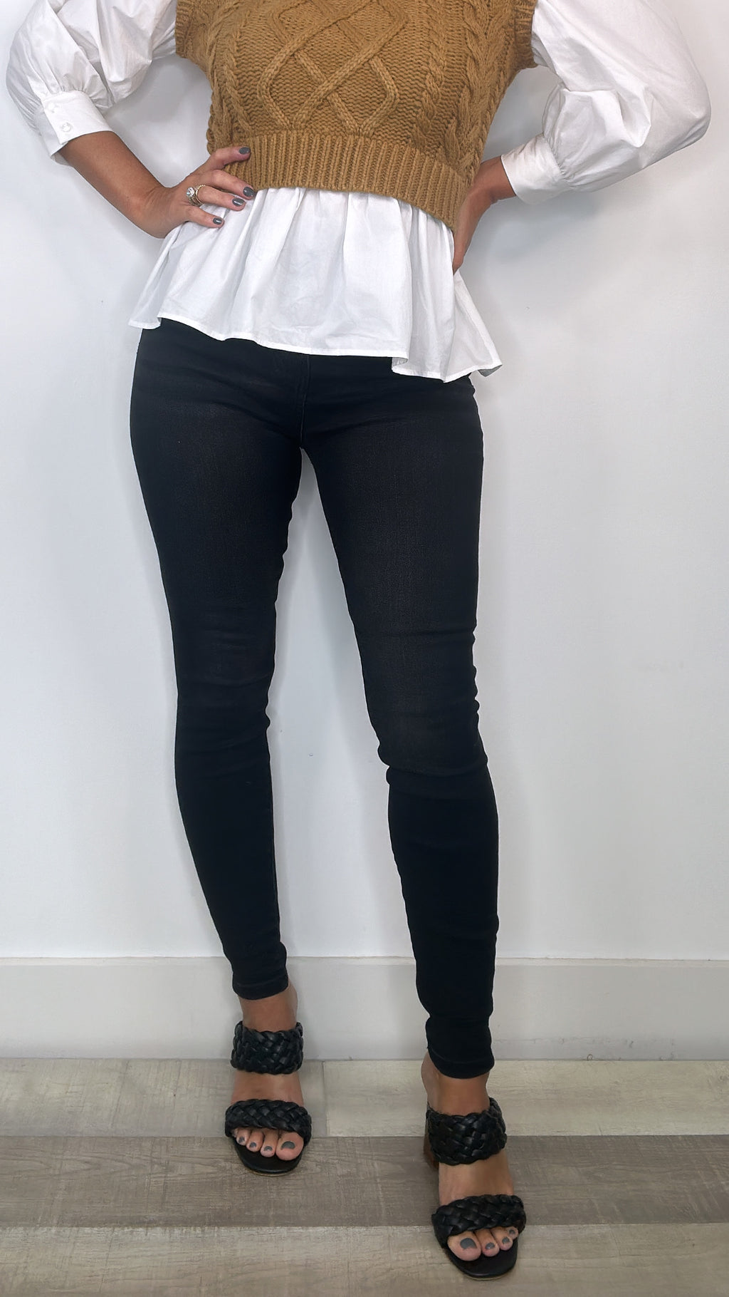 Liverpool Abby Black High Rise Ankle Skinny in Lost Creek