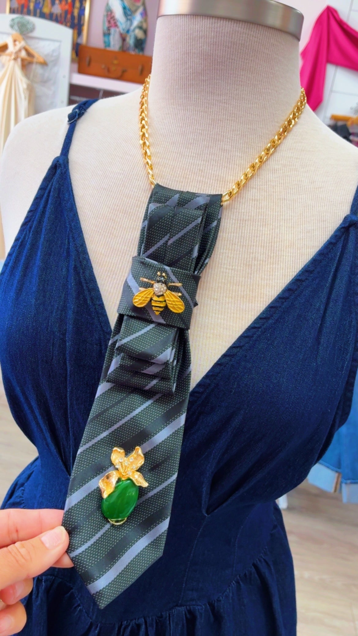 Tie Necklace | Thin Grey Print w/ Green+Bee Brooch