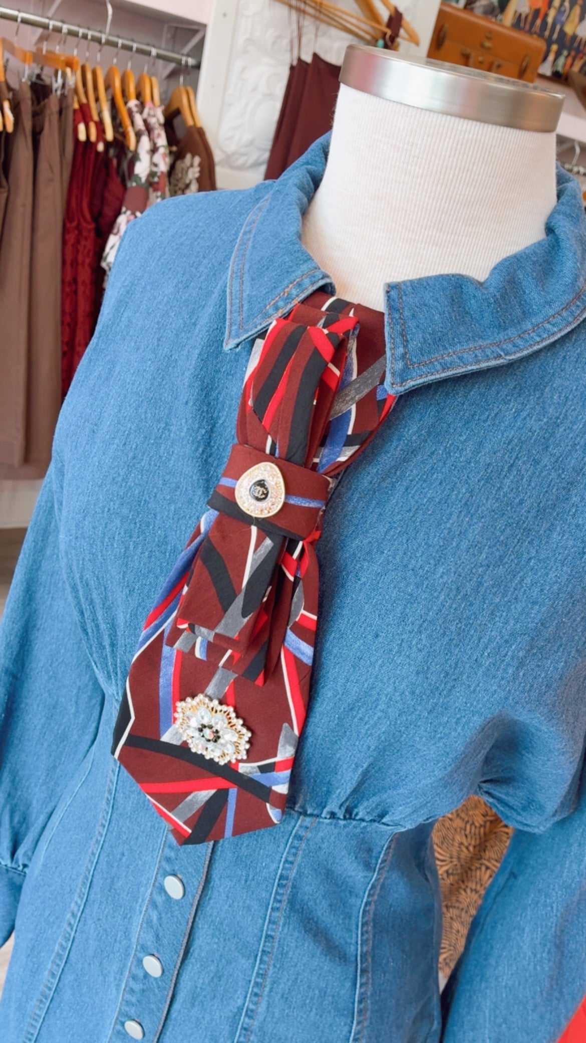 Tie-Necklace | Red + Blue Geo