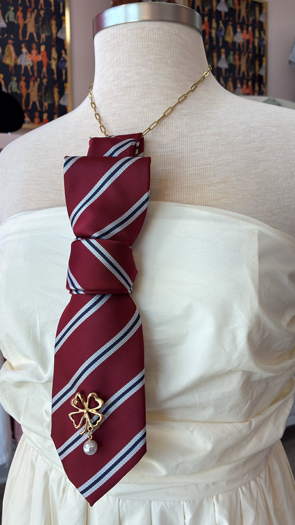 Tie Necklace w/ Brooch | Dark Red/Blue