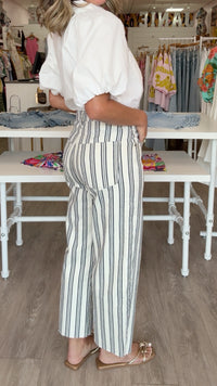 KUT | Gwen High Rise Wide Leg Slouch in Navy