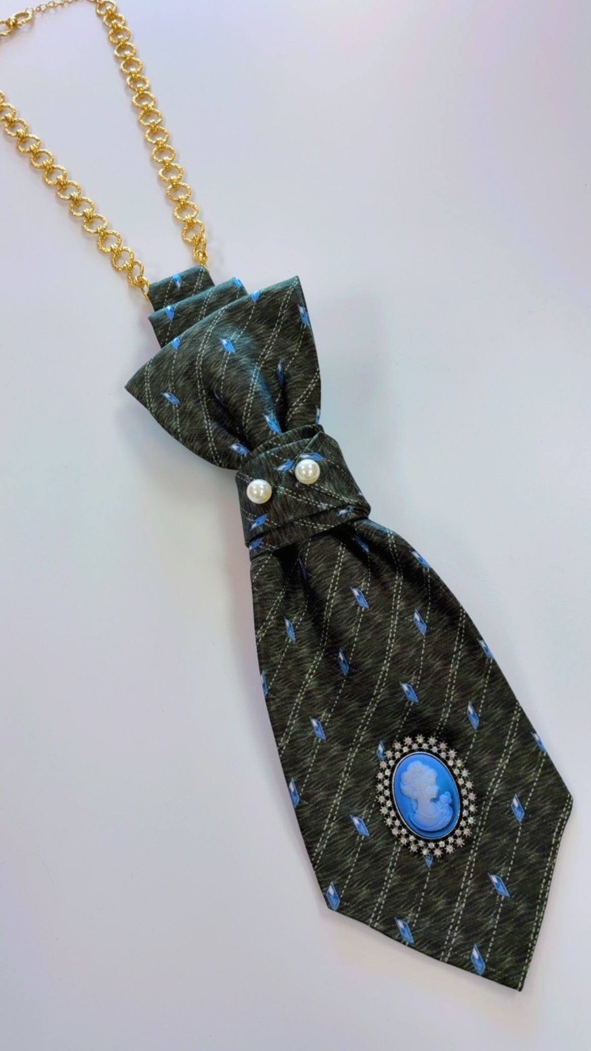 Tie Necklace w/ Brooch | Green/Grey w/ Lady Brooch