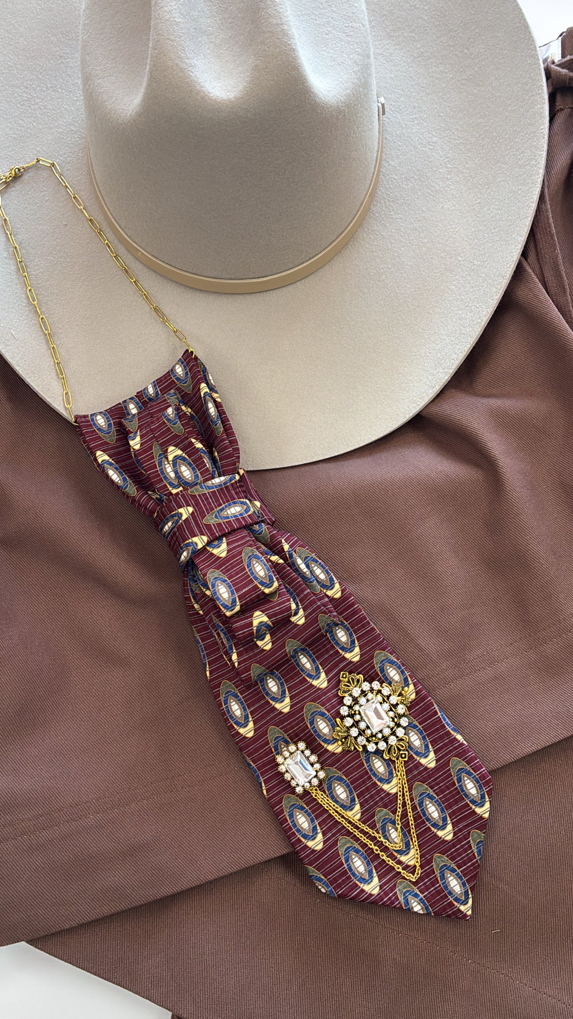 Tie-Necklace | Burgundy + Double Chained Brooch