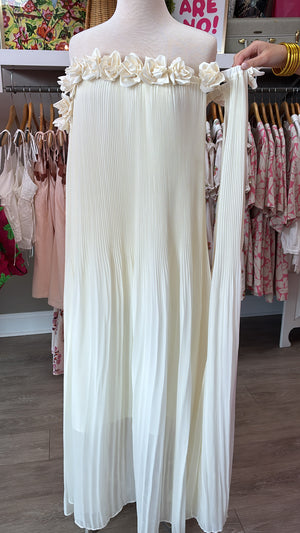 Ivory Pleat Rose Trim Cape Maxi (M/L)