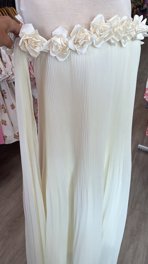 Ivory Pleat Rose Trim Cape Maxi (M/L)