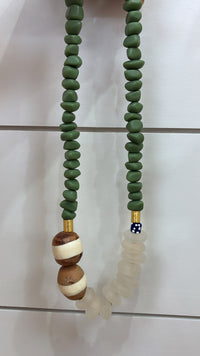 MIdi Short Resin Bead African Bone Green/Clear
