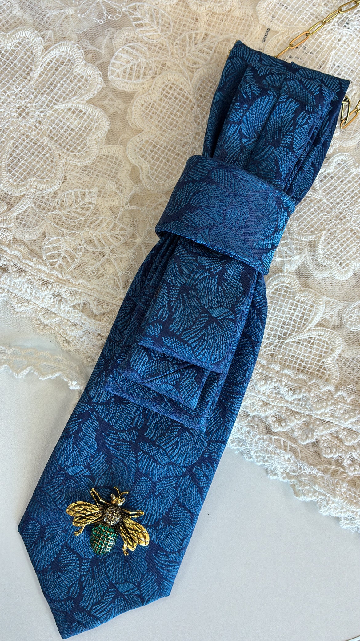 Tie Necklace w/ Brooch | Blue/Bee