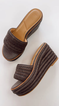 Dolce Vita Throne Wedge in Chocolate Raffia