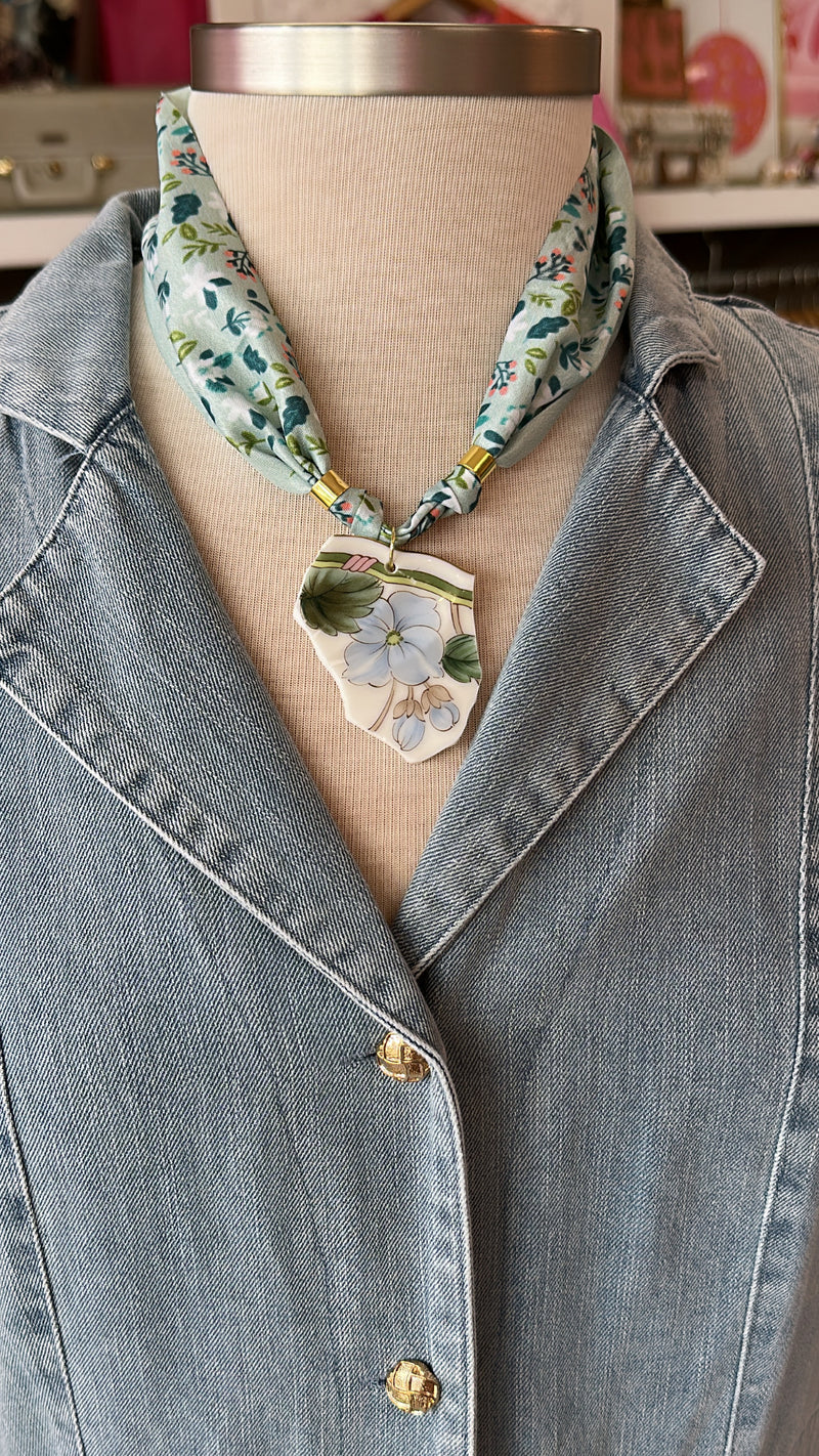 Vintage China Scarf Necklace (Mint)