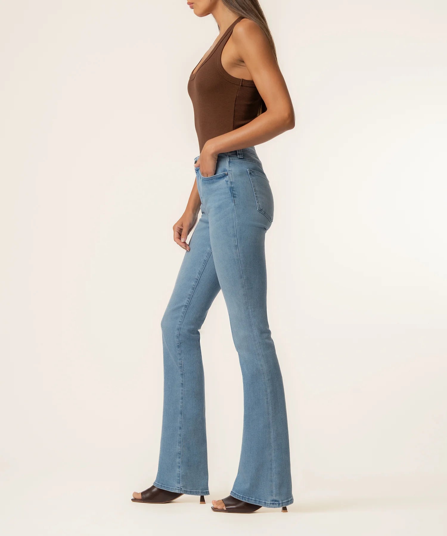 Kut | Natalie Mid Rise Flare 5 Pocket in Lively Wash