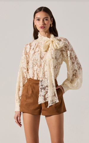 ASTR Cinthia Vintage Cream Floral Top