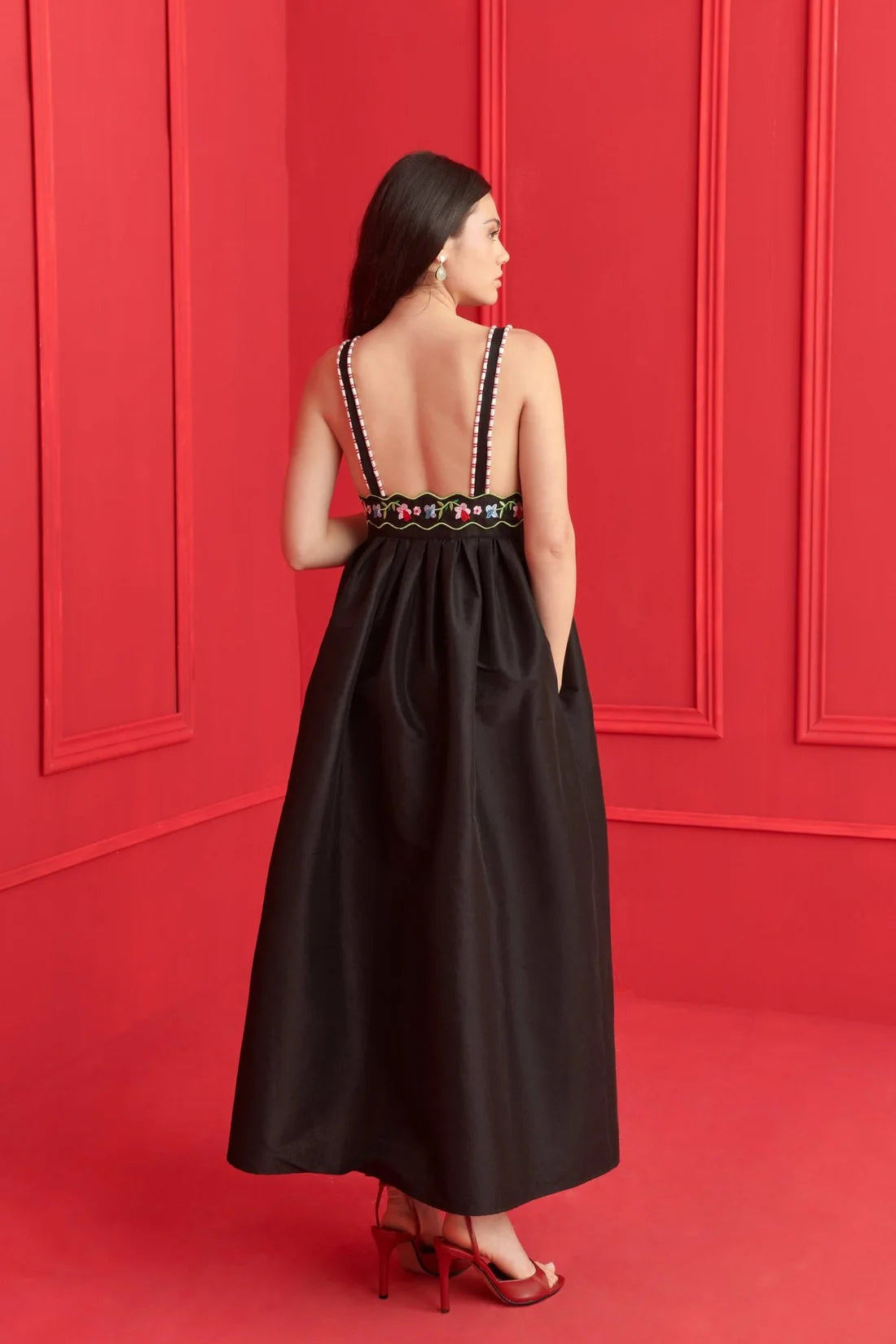 Celia B Selene Black Midi Dress (1 LARGE)